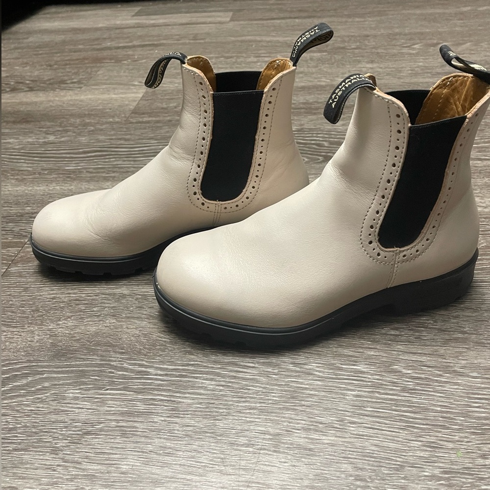 Blundstone Cream Chelsea Boots